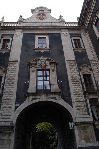Puerta Uzeda
